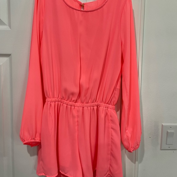 Has a fun open back; it’s never been worn and I’m great condition! - Picture 1 of 2